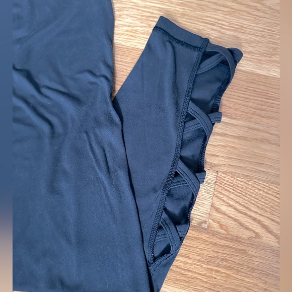 Victoria’s Secret Women’s Medium Leggings - Picture 2 of 9